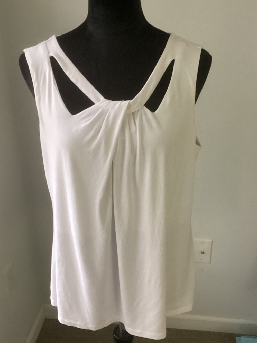 New York & Company White Twist-Detail Sleeveless Tank